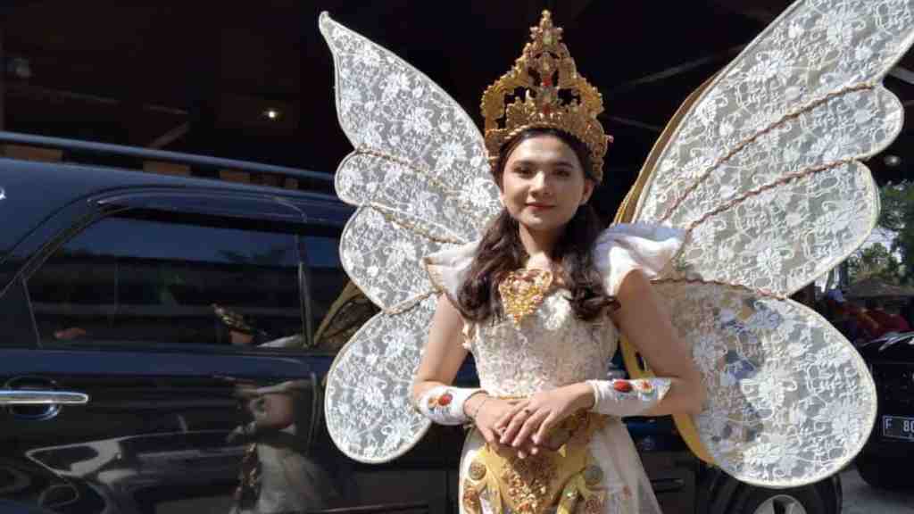 Cosplay Kupu-kupu Cindy Pikat Pengunjung Gelaran Festival Cimahi&nbsp;Menari
