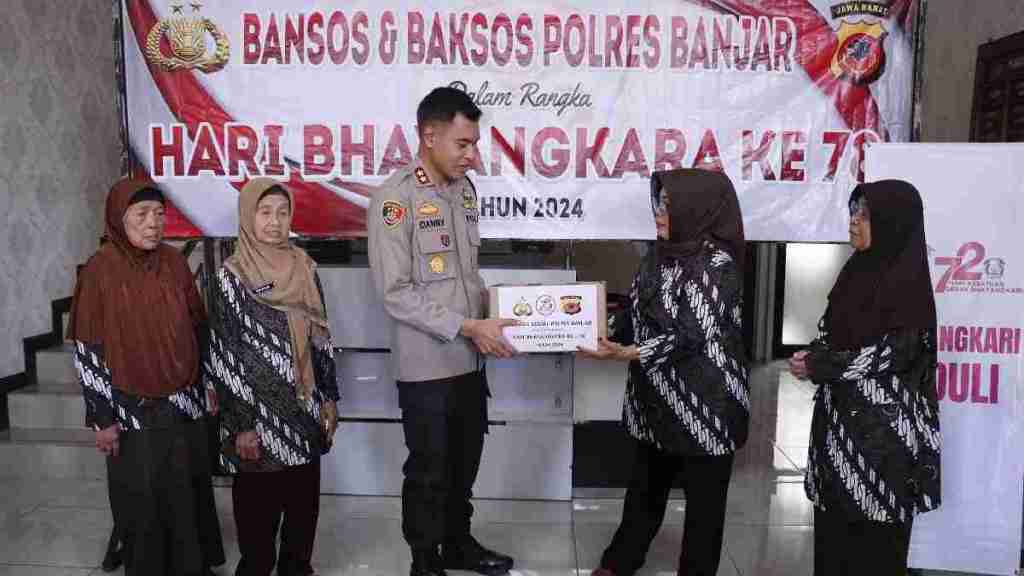 HUT Bhayangkara ke 78, Polres Kota Banjar Bagikan Ratusan&nbsp;Sembako