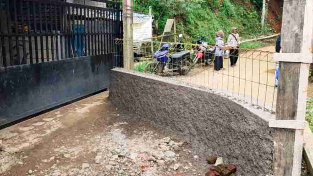 Viral, Jalan Aspal di Tasikmalaya Ditutup Tembok, Ternyata Gegara&nbsp;Ini
