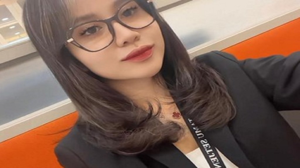 Mayang Pamer Magang di DPR RI, Parasnya Jadi&nbsp;Sorotan