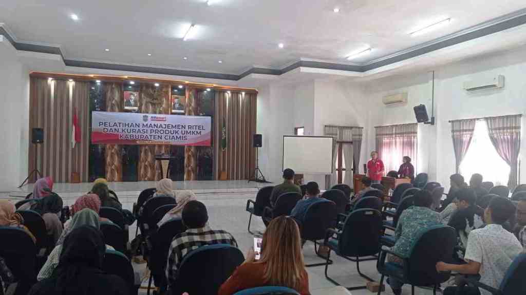 Dorong Perkembangan UMKM, Alfamart dan DKUKMP Ciamis Gelar Pelatihan Manajemen Ritel dan&nbsp;Kurasi