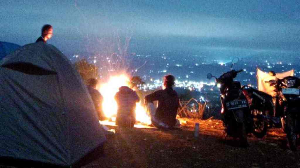 Nama Bukit Camping Gonjreng Stone Batudatar di Cipaku Ciamis Bermula dari Teror Makhluk&nbsp;Gaib