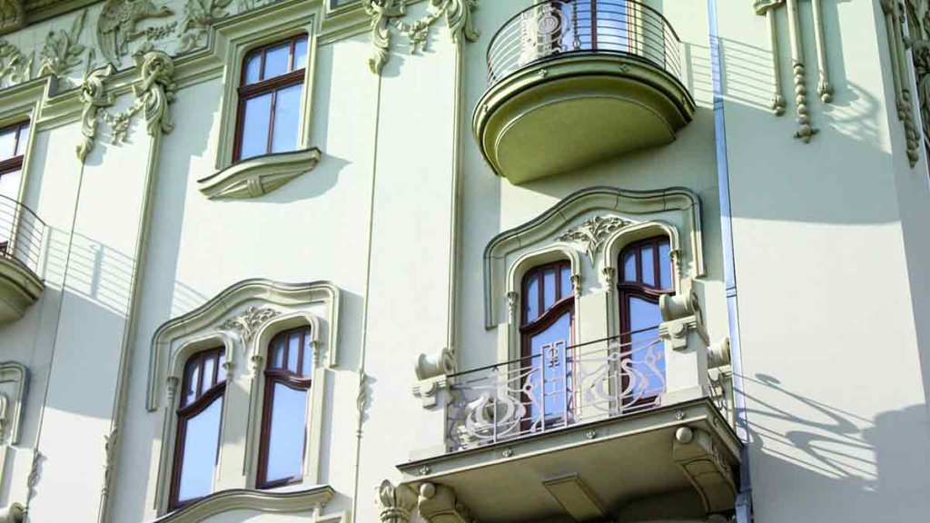 Model Jendela Balkon Populer dan Bergaya&nbsp;Futuristik